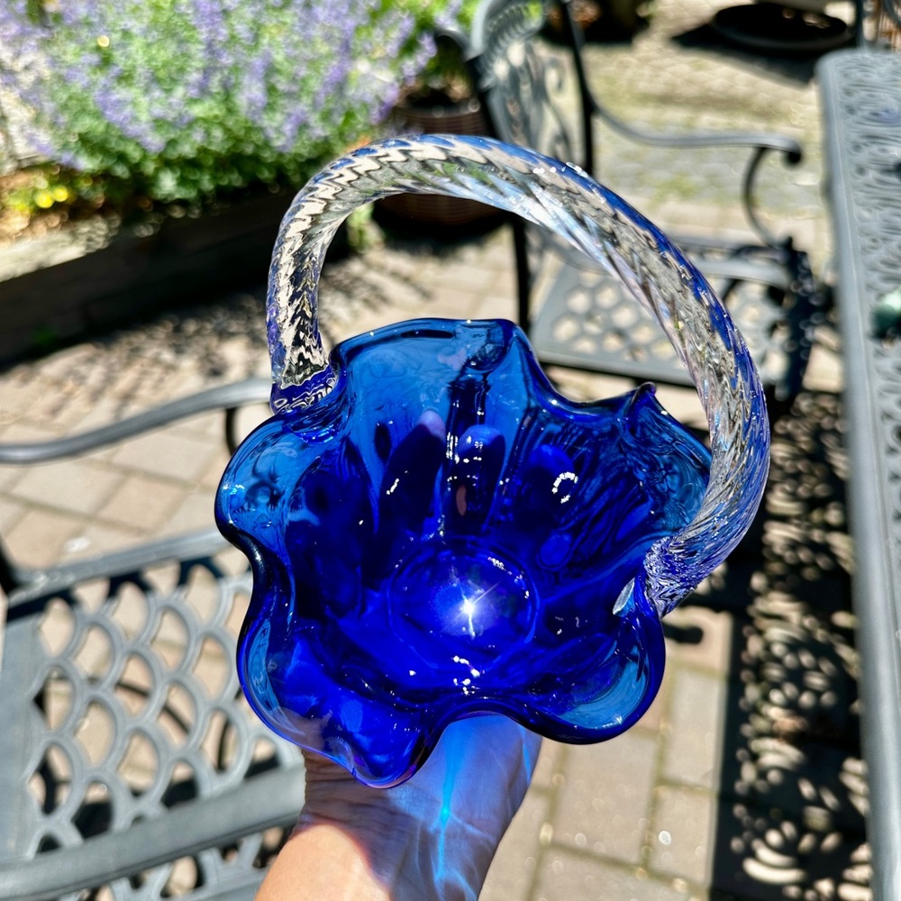 Cobalt blue signed Tom Fenton 02 glass basket. - Picture 7 of 9
